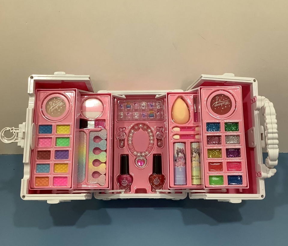 Dream Beauty Makeup Suitcase