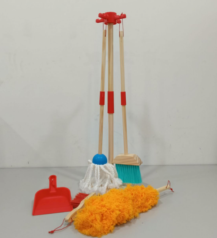 Wooden Children Cleaning Toy